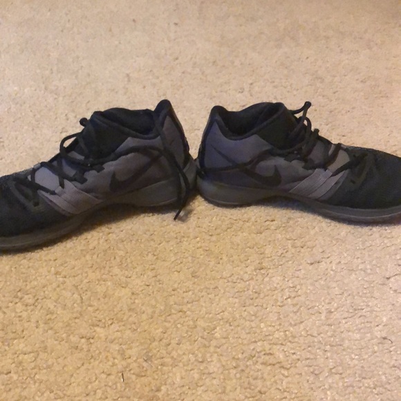 Nike Kyrie Flytraps - Picture 2 of 13